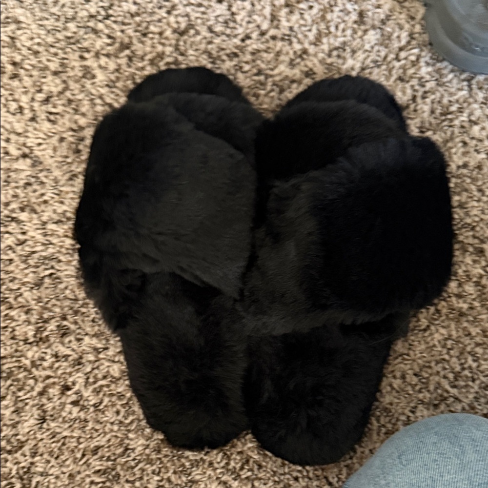aerie Black Fuzzy Slide Slippers
